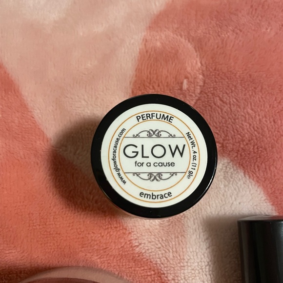 Awesome New Glow For A Cause Bundle - Embrace Scent - Picture 3 of 8